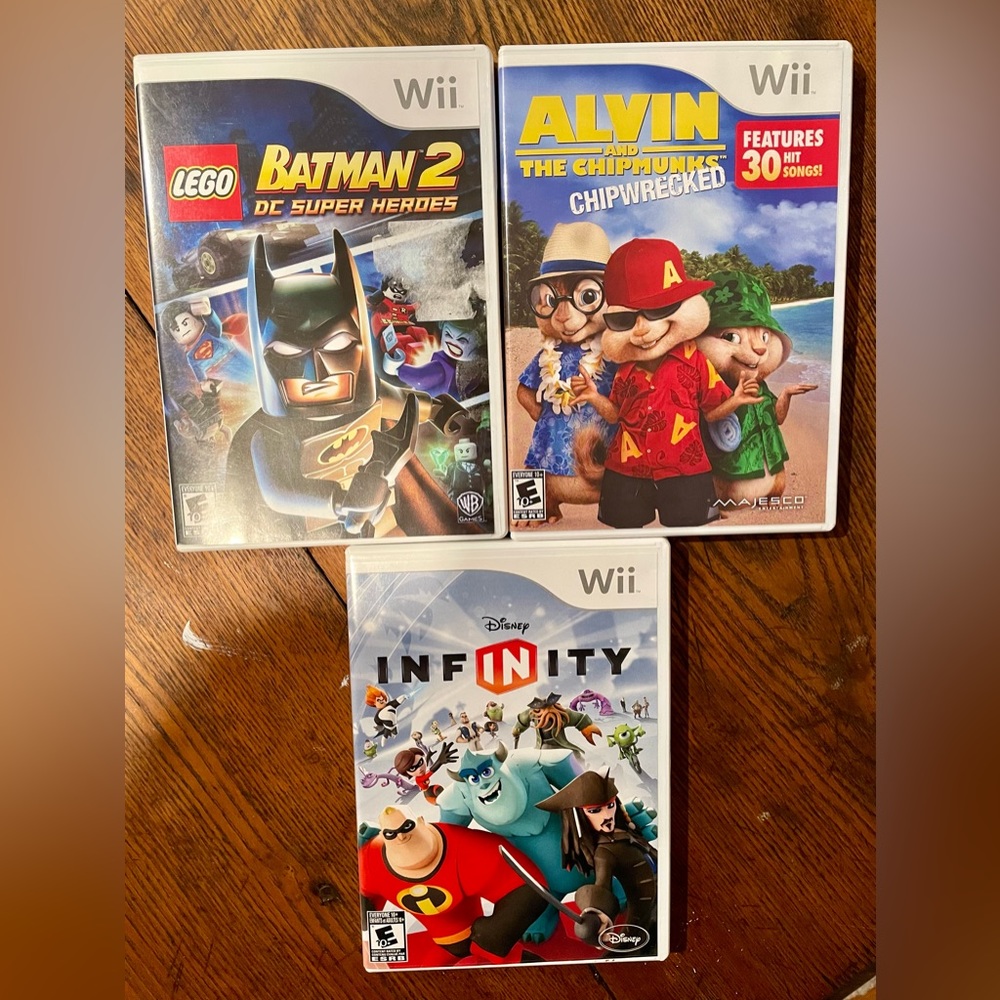 Lot Wii Lego Batman 2, Alvin and the Chipmunks - Chipwrecked, Disney Infinity
